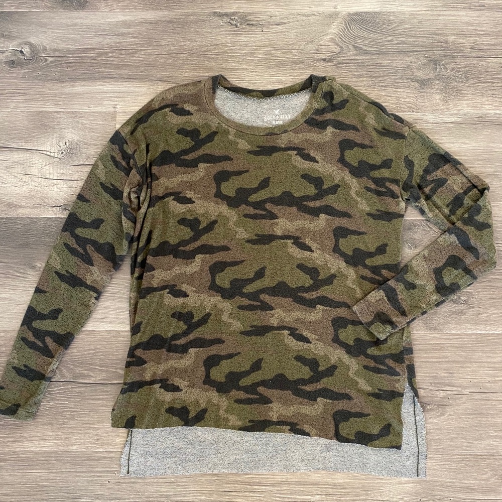 American Eagle Long-sleeve Shirt